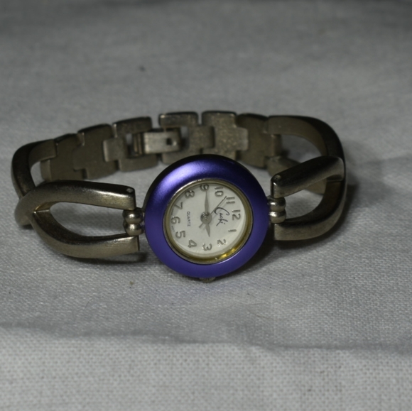 Cache Cuff Bracelet Quartz Watch - Picture 9 of 9
